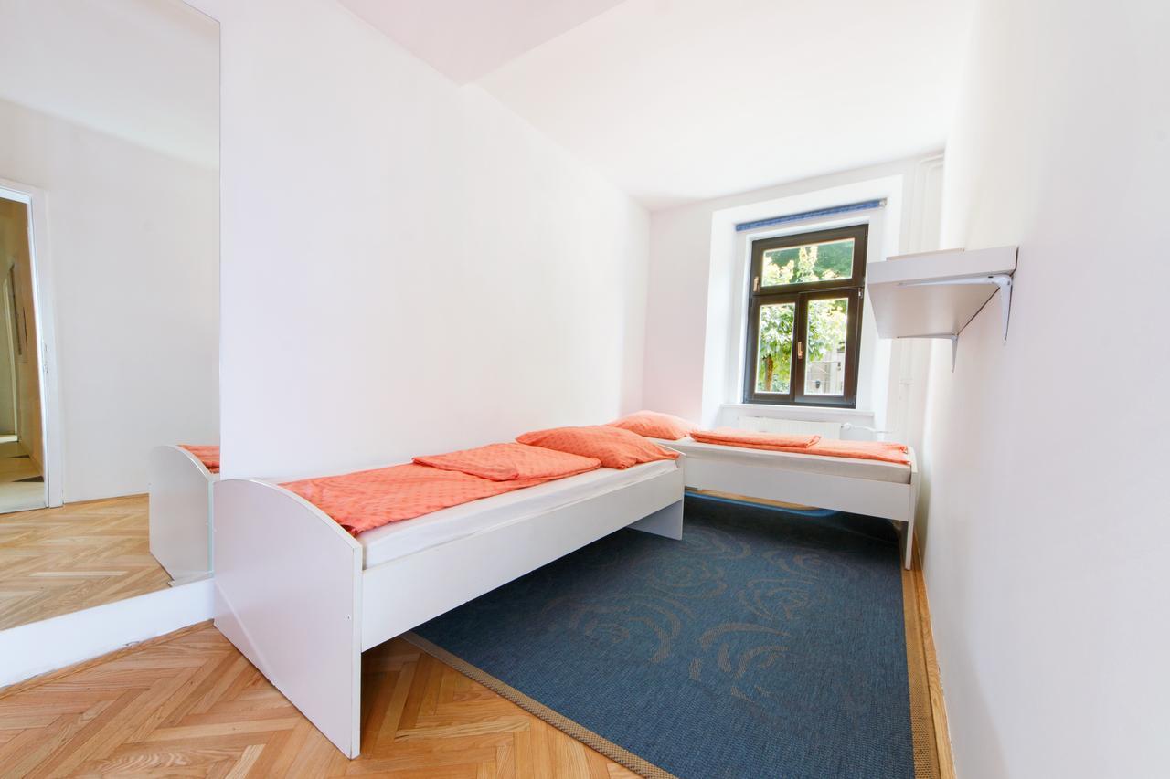 Apartments Vega Ljubljana Bilik gambar